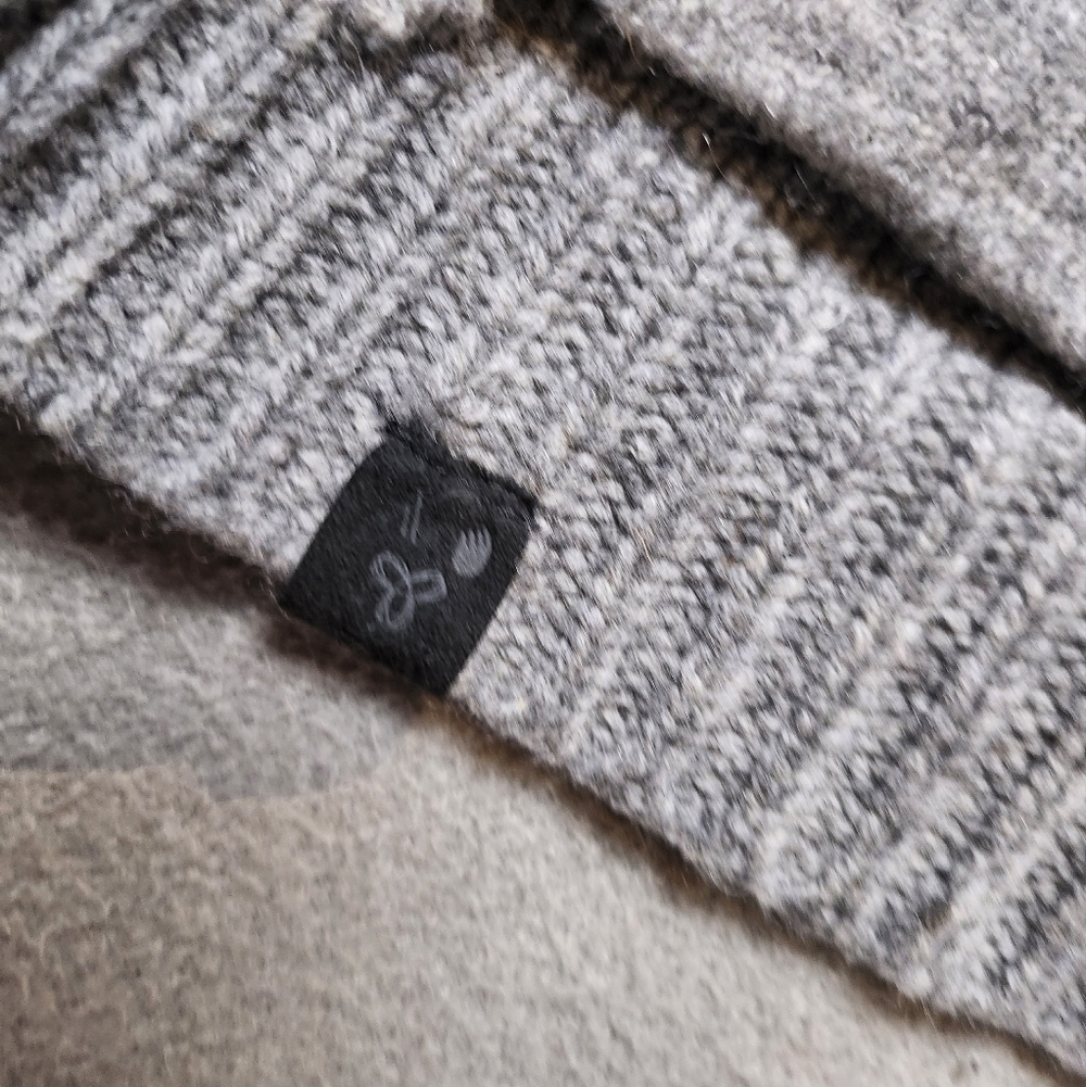 Aritzia TNA Northwest Cowichan Sweater Sz Med Wool / Angora - Picture 10 of 13
